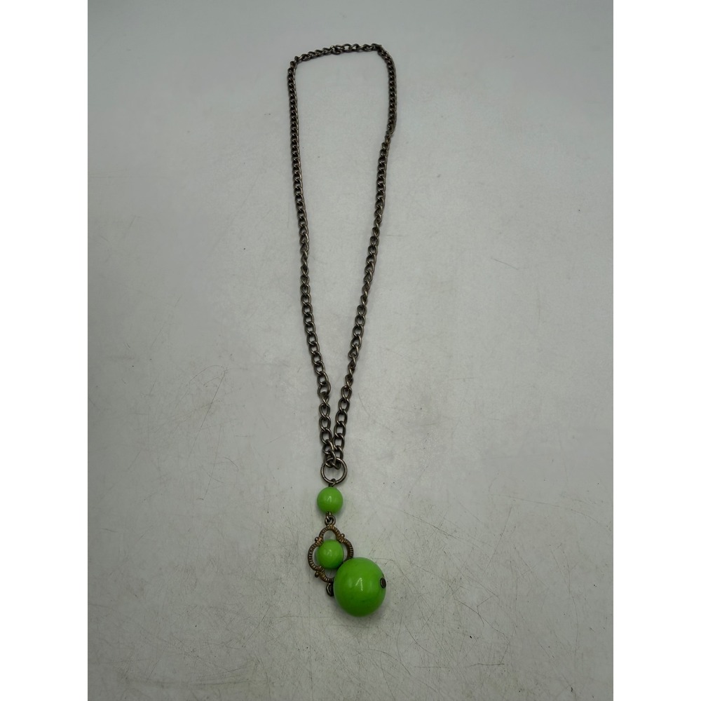 Vintage Lime Green Graduated Bead Pendant Necklace Silver Tone Curb Chain 22 In